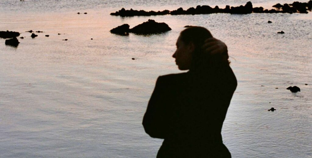 காலையில் விடைபெற்று மாலையில் வருகிறாய்